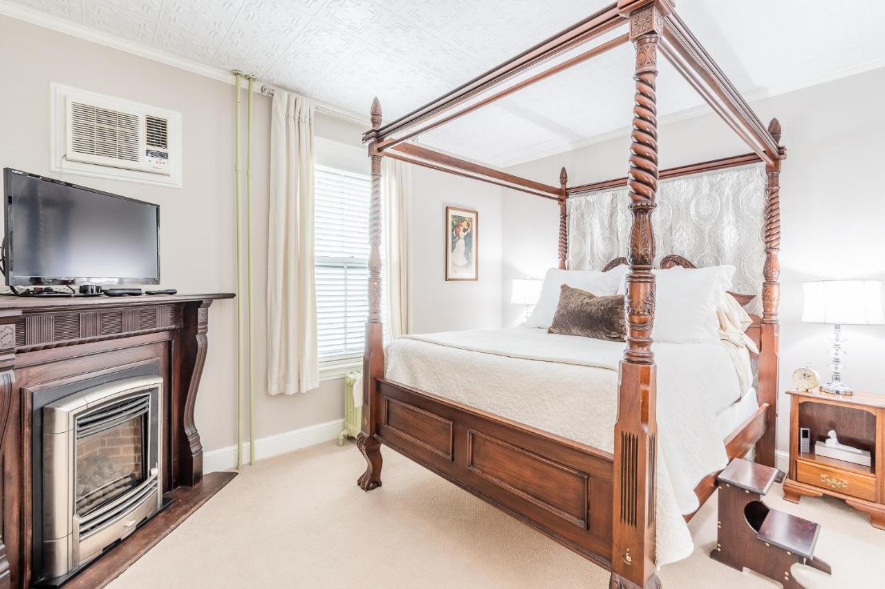 Westbrook Inn Bed And Breakfast Room photo